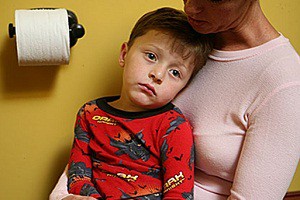 Что делать, если у ребенка понос и рвота без температуры: чем лечить в домашних условиях детей разного возраста