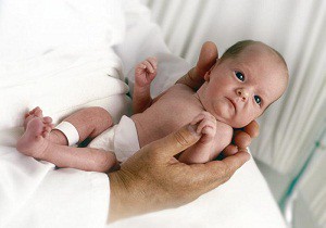 Особенности развития недоношенного ребенка по месяцам до года: правила купания, прикорма и график прививок