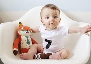 Правильное физическое и эмоциональное развитие ребенка в 7 месяцев: что должен уметь малыш, полезные советы родителям