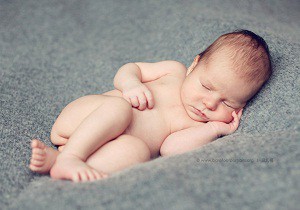Советы молодым родителям — что должен уметь новорожденный ребенок в 1 месяц: перечень основных навыков развития