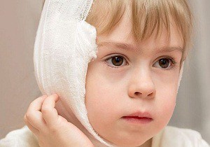 у ребенка болит ухо без температуры