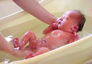 как подмывать мальчиков новорожденных
