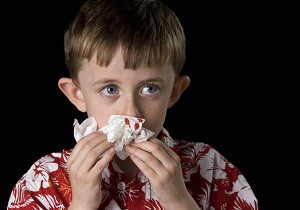 почему у ребенка течет кровь из носа