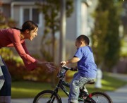 Научить ребёнка кататься на велосипеде