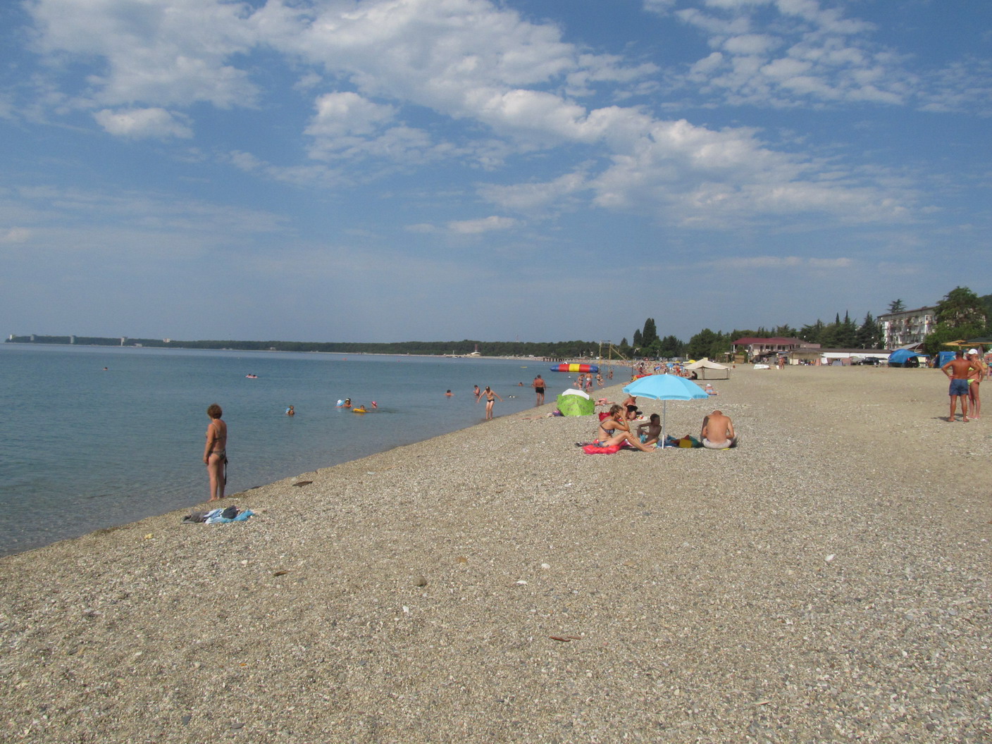 Пляжи абхазии с детьми. Лучшие пляжи в Абхазии для детей. Абхазия пляж дети. Абхазия Пицунда пляжи для детей. Пицунда пляж дети.