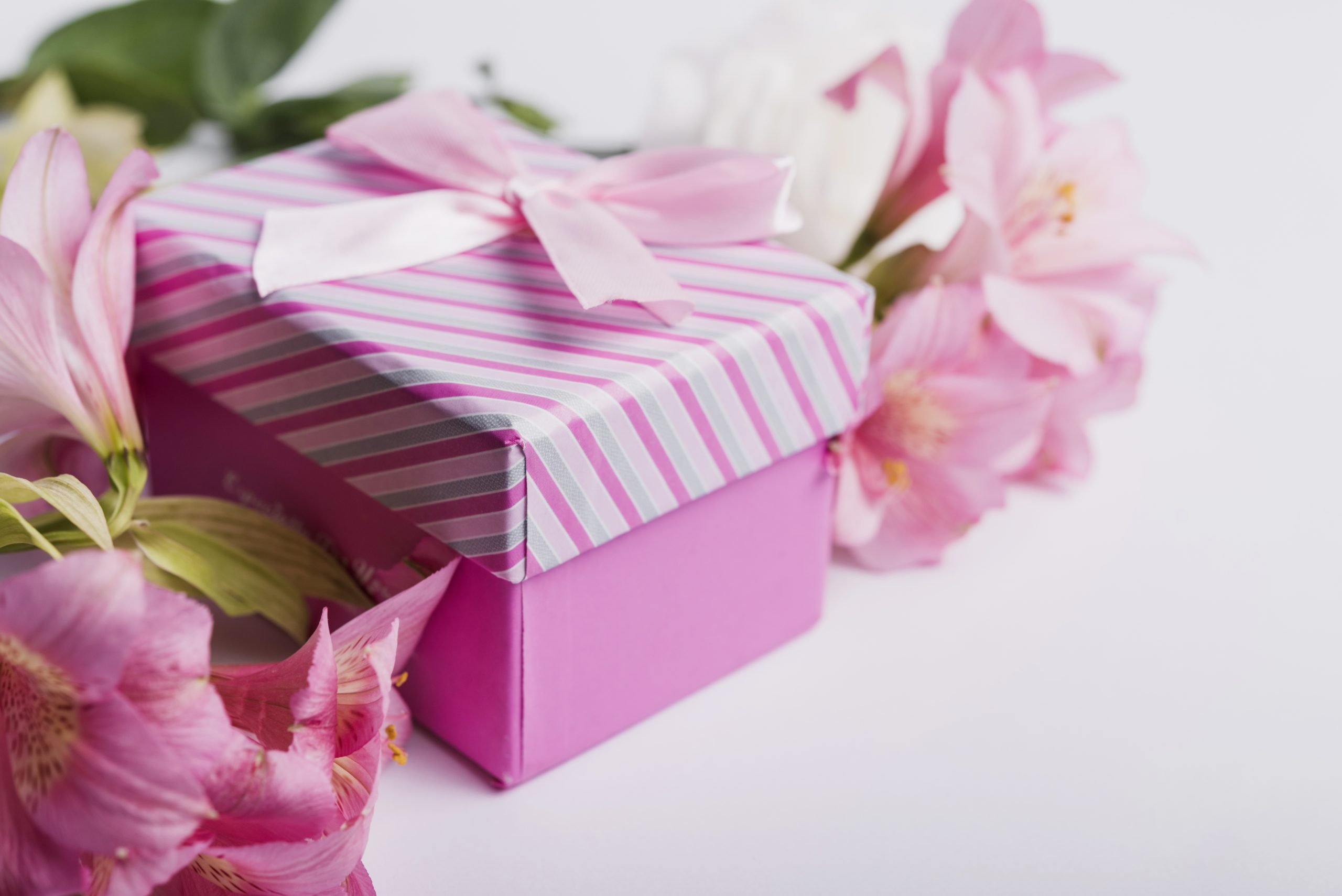 Преимущества подарочных коробок для цветов