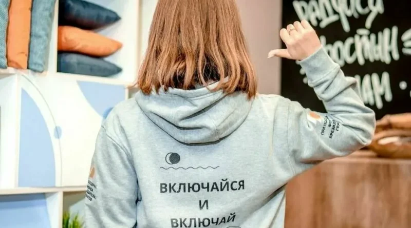 Худи или свитшот? Как не ошибиться с выбором, когда вы решили заказать мерч со своим логотипом